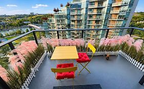 Scenic 2Br Riverview Suite In Downtown